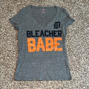 PINK Victoria's Secret DETROIT TIGERS Large BLEACHER BABE Gray Tee Navy Orange